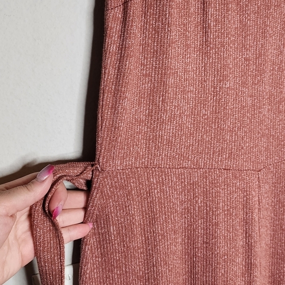 Gap pink ribbed knit sleeveless belted wideleg cropped jumpsuit. Size small. - Picture 3 of 15